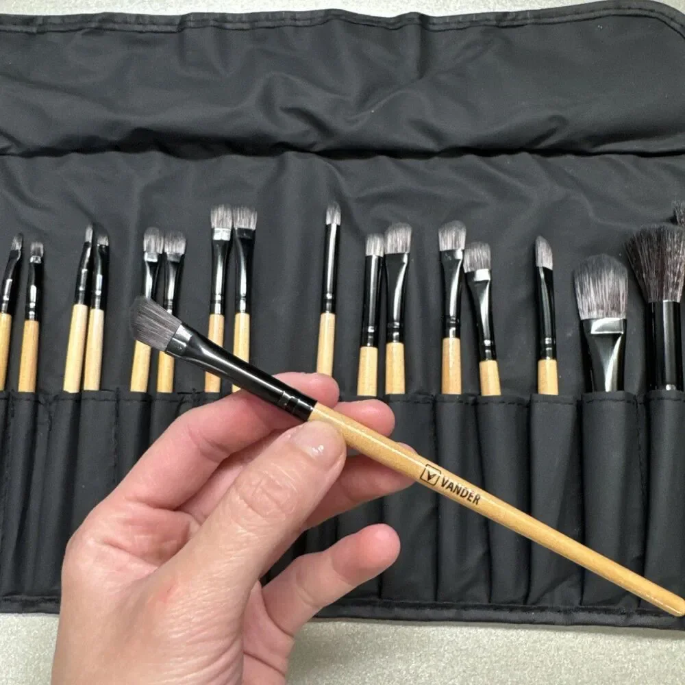 32 Piece Makeup Brush Set With Carrying Case